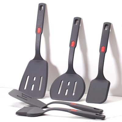 İyi bir fiyat. 5pcs Yeni Silikon Yemek Aletleri Seti Silikon Pişirme Spatula Aletleri Seti İlk Ev Gereksinimleri Mutfak Gadget Seti çevrimiçi