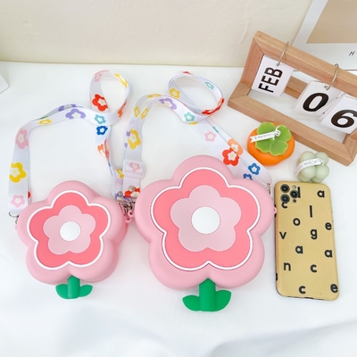 İyi bir fiyat. Çiçek Silikon Yuvarlak Kalem Kutusu Makyaj Çantası Okul Malzemeleri Crossbody Çanta Çanta El Çantası Omuz Çantası Noel Hediyeleri çevrimiçi