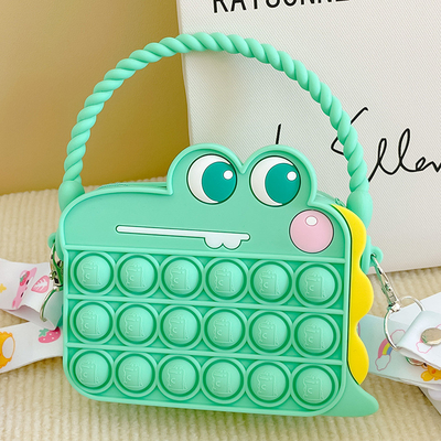 İyi bir fiyat. Bpa Ücretsiz Karikatür Silikon Kalem Çantası Çocuklar için Omuz El Çantası Crossbody Cüzdan Çantası Noel Doğum Günü Hediyeleri Kalem Çantası çevrimiçi