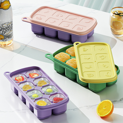 Kapak ve kabı ile buz küpü tepsisi, 4 paket silikon plastik buz küpleri Dondurucu için kutu / konteyner ile tepsiler, depolama ile yığılabilir Dondurulmuş kova kitleri, kaşık, çorba, yemek, kokteyl, kahve için